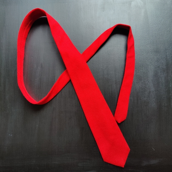 Red ♥️ 🍒 | vintage wool tie | Tip Top's Club International - Picture 7 of 10